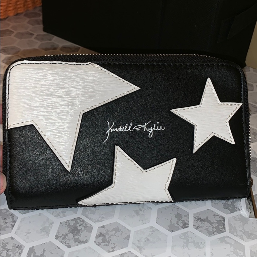 Kendall and Kylie wallet